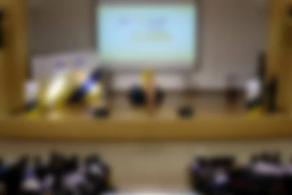 セミナー会議室のステージ プレゼンテーション画面 背景をぼかす — ストック写真