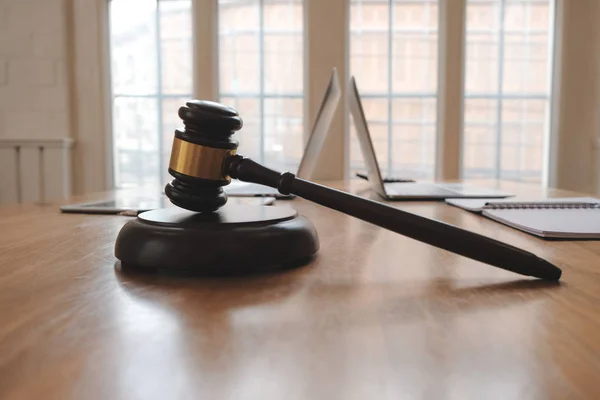 Legal Law Judge Gavel Computer Courtroom Lawyer Attorney Justice Workplace — Stock Photo, Image