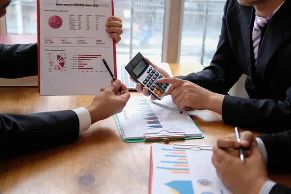 Asesor Negocios Discutiendo Idea Reunión Inversor Profesional Que Analiza Los — Foto de Stock