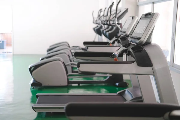 Spor Spor Salonu Treadmil Eliptik Çapraz Eğitmen Fitness Merkezi — Stok fotoğraf