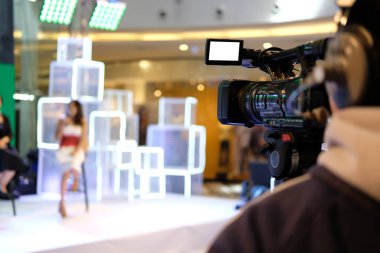 profesyonel video üretim kamera sahne alanı'nda canlı olay kaydı. seminer konferans yayını televizyon sosyal medya.