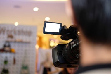 profesyonel video üretim kamera sahne alanı'nda canlı olay kaydı. seminer konferans yayını televizyon sosyal medya.