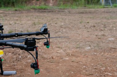 Tarım dron sıvı gübre veya herbisit çiftlik arazi püskürtme için.
