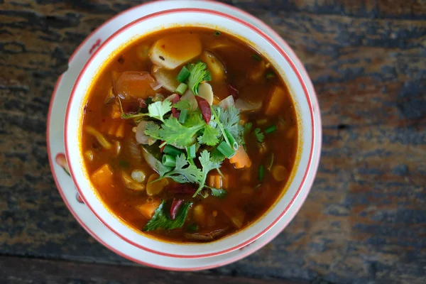 ピリ辛きのこスープ レストランにベジタリアン フード トムヤム — ストック写真