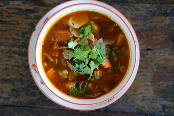 ピリ辛きのこスープ レストランにベジタリアン フード トムヤム — ストック写真