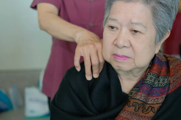 Physiotherapist Massage Old Senior Woman Shoulder — Stock Photo, Image