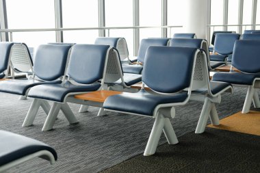 boş sandalye Havalimanı terminal. bekleme yeri koltuk