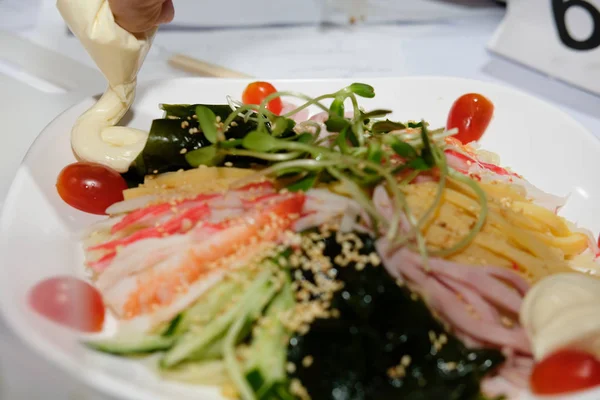 Soğuk Soğuk Serin Somen Şehriye Japon Gıda Ham Yumurta Yosun — Stok fotoğraf