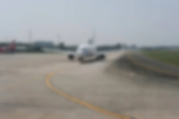 Samolot Działa Pas Startowy Samolot Drodze Startu Lotnisku Rozmyte Tło — Zdjęcie stockowe