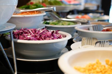 sebze yemekleri büfe restoran otelin catering. Ziyafet etkinliğinde yemek yeme