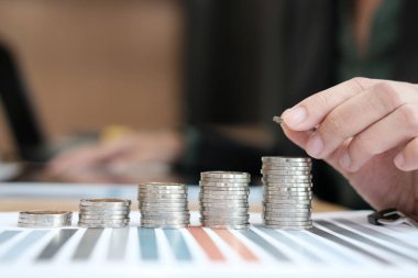 yığın yığın üzerinde el koydu. para tasarruf, nakit para kavramı