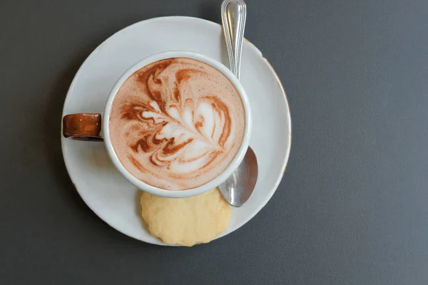 Café Cappuccino Chaud Avec Latte Art Tasse Blanche Sur Table — Photo