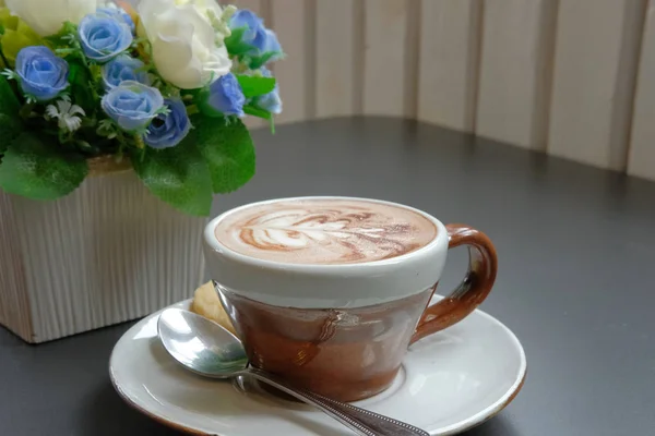 Café Cappuccino Chaud Avec Latte Art Tasse Blanche Sur Table — Photo