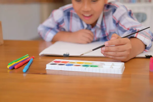 Pequeño Asiático Niño Niño Escolar Celebración Pintura Pincel Dibujo Pintura — Foto de Stock