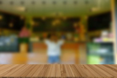 cafe kahvehane iç. ufuk bulanıklık arka plan ile montaj görüntü ürün için ahşap masa
