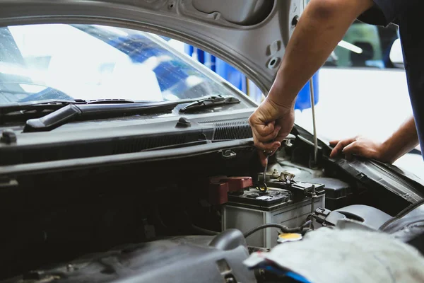 Mechanic Opening Closing Checking Car Battery Automobile Repair Service Garage — Stock Photo, Image