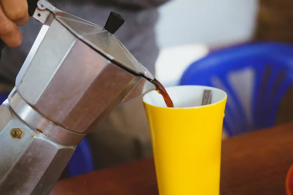 Talyan Kahve Makinesi Pot Sarı Kupası Evde — Stok fotoğraf