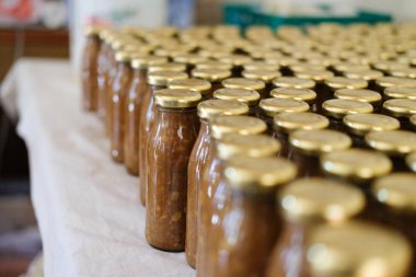 soya fasulyesi yapıştırın şişe tuzlu. soya üretim fabrikası