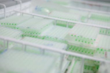 DNA örneği bilimsel biyoteknoloji biiology laboratuvar içinde bitki. arka plan bulanıklık