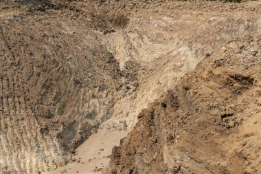 tarım kültür balıkçılığı için gölet yapmak için zemin kazma