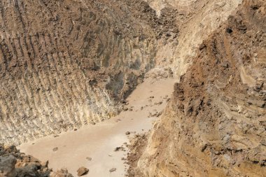 tarım kültür balıkçılığı için gölet yapmak için zemin kazma