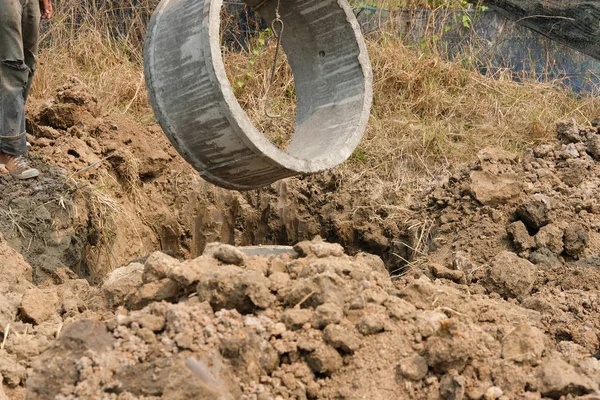 Worker bury pipe on ground for making septic tank at constructio — Stock Photo, Image