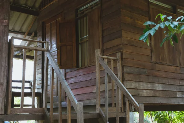 Casa de cabana de madeira casa casa na Tailândia — Fotografia de Stock