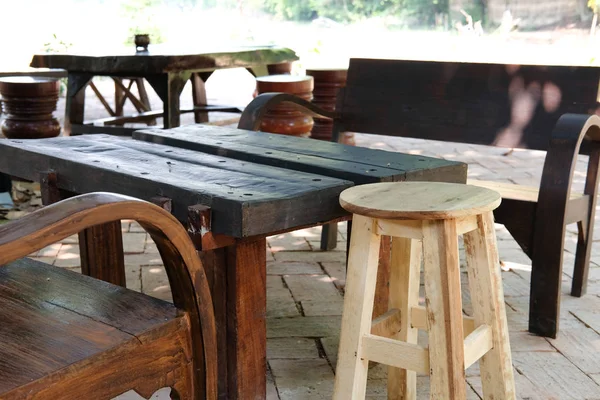 庭のカフェコーヒーショップのテーブル&椅子 — ストック写真