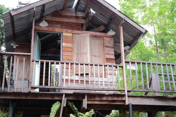 Vieja cabaña de madera casa casa de campo —  Fotos de Stock