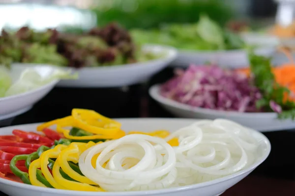 Restoran otelde sebze gıda büfesi catering. dinin yeme — Stok fotoğraf