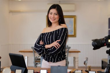 Güzellik blogcu SOC üzerinde kozmetik makyaj öğretici canlı yayın