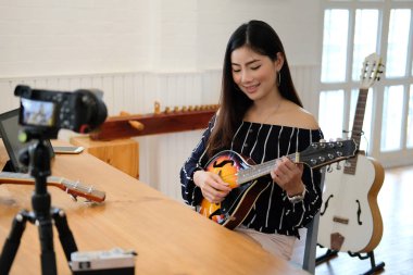 Blogger canlı yayın müzik enstrüman öğretici sosyal beni