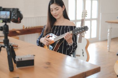 Blogger canlı yayın müzik enstrüman öğretici sosyal beni