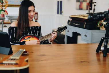 Blogger canlı yayın müzik enstrüman öğretici sosyal beni