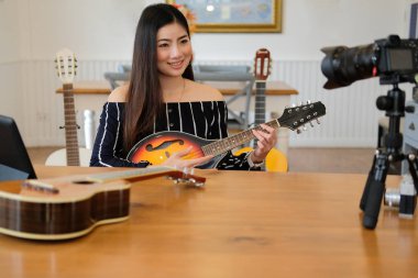 Blogger canlı yayın müzik enstrüman öğretici sosyal beni