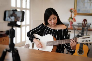 Blogger canlı yayın müzik enstrüman öğretici sosyal beni