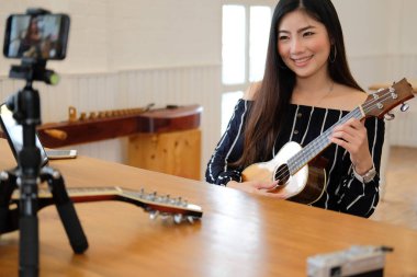 Blogger canlı yayın müzik enstrüman öğretici sosyal beni