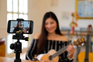 Blogger canlı yayın müzik enstrüman öğretici sosyal beni