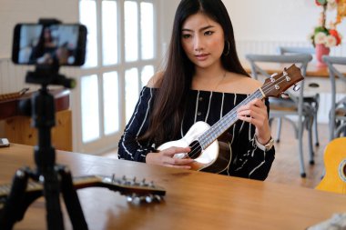 Blogger canlı yayın müzik enstrüman öğretici sosyal beni