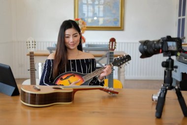 Blogger canlı yayın müzik enstrüman öğretici sosyal beni