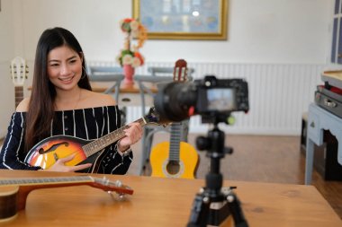 Blogger canlı yayın müzik enstrüman öğretici sosyal beni