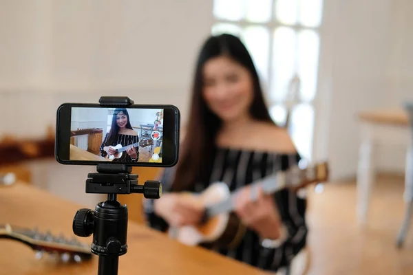 Blogger canlı yayın müzik enstrüman öğretici sosyal beni