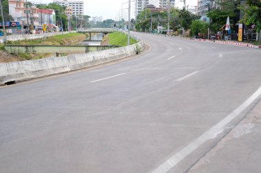 Chiang ma 'da sabah Chonpratan yolu (kanal yolu) görünümü