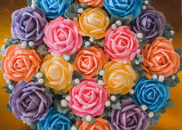 Cupcakes d'anniversaire de mariage avec fleur de rose douce — Photo