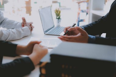 avukat sigorta komisyoncusu danışmanlık çift için hukuki danışmanlık veren