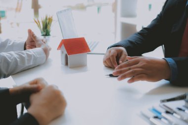 avukat sigorta komisyoncusu danışmanlık çift için hukuki danışmanlık veren