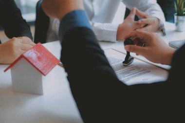 avukat sigorta komisyoncusu danışmanlık çift için hukuki danışmanlık veren