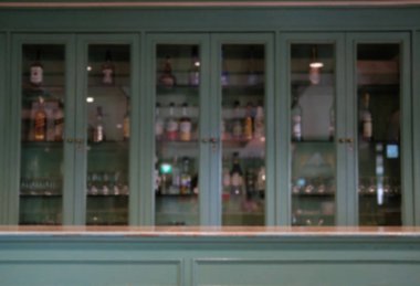 kafeterya restoranda blue bar pub sayacı. bulanıklık arka plan