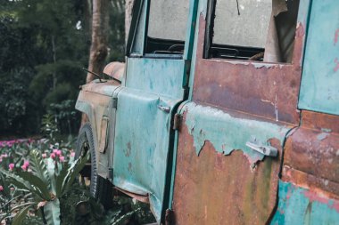 eski jeep araba. 4 tekerlekten çekiş 