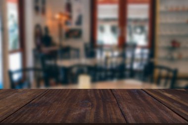 kafe kahve dükkanında ahşap masa ve sandalye